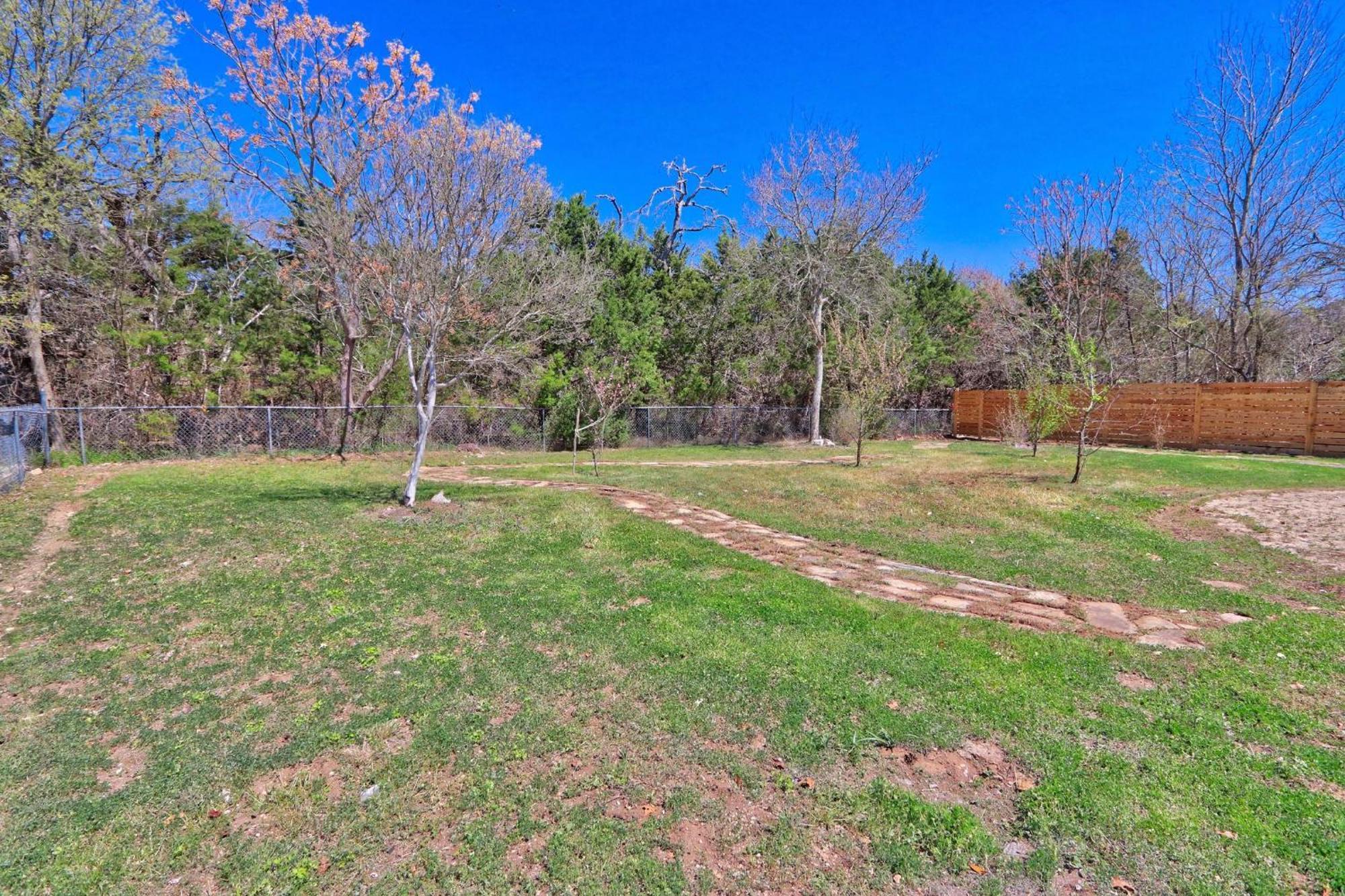 Pancho And Lefty'S - Place Wimberley Exterior photo