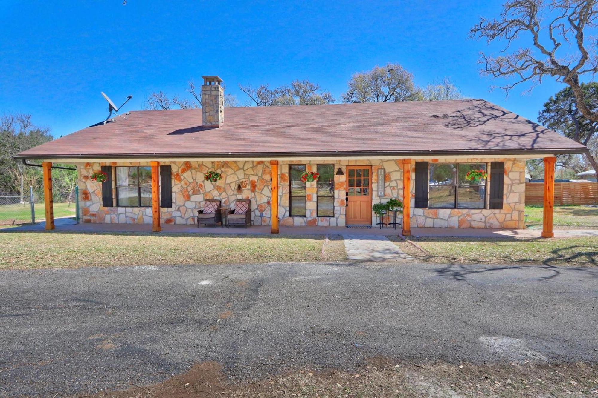 Pancho And Lefty'S - Place Wimberley Exterior photo