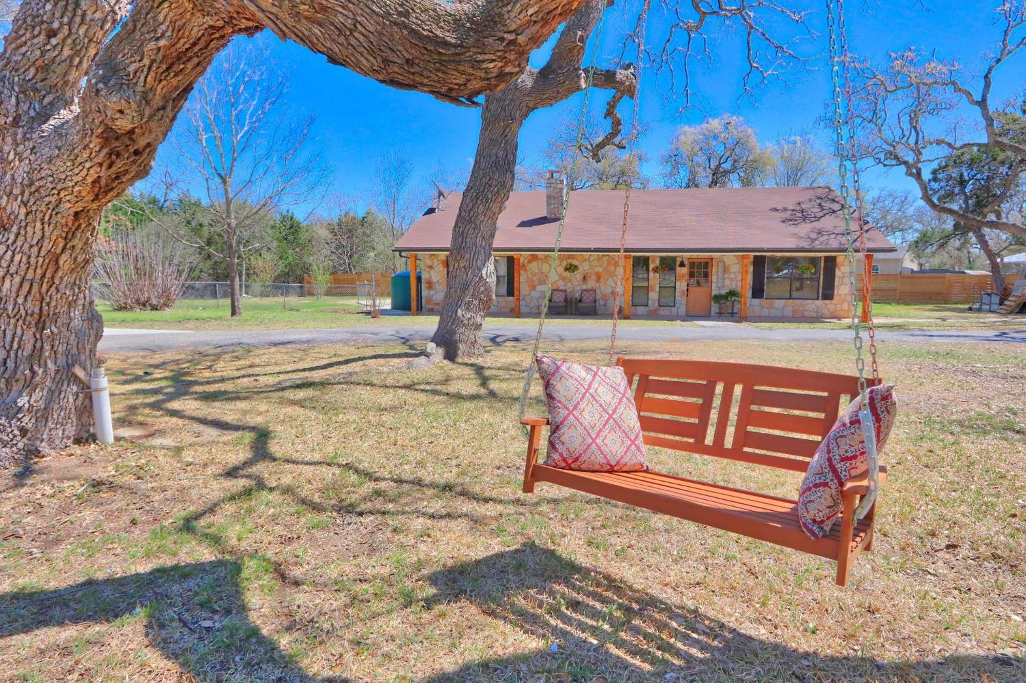 Pancho And Lefty'S - Place Wimberley Exterior photo